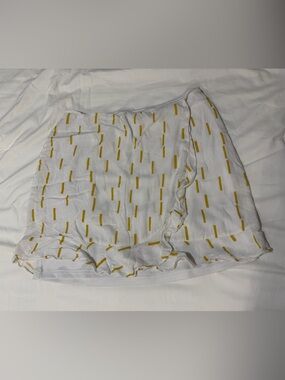 Emory Park White skirt with Small Yellow Accent